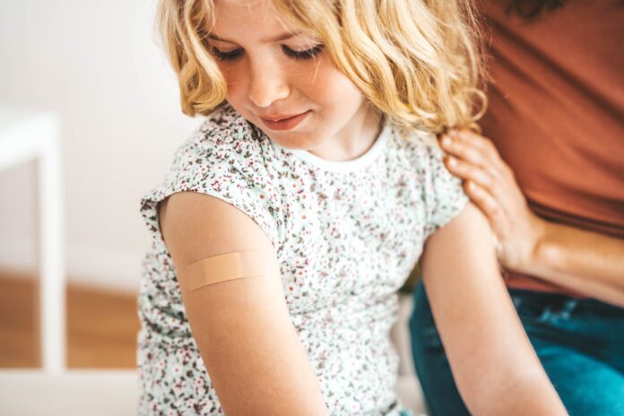 bambini-vaccinati-scaled