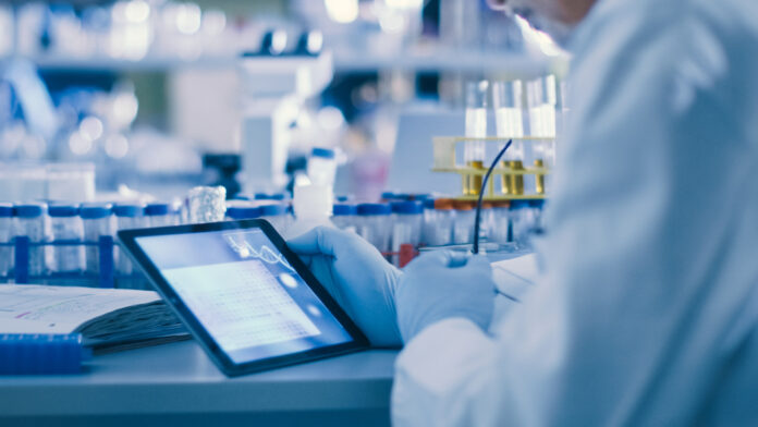 Senior,Male,Research,Scientist,Is,Using,A,Tablet,Computer,In